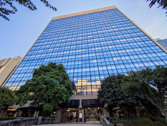 "東京都 心身障害者福祉センター" が入居するビル。東京都飯田橋庁舎 (セントラルプラザ)